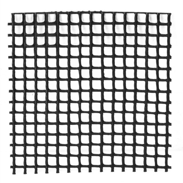 alfombrilla para maceta, alfombrilla de malla con orificio para maceta de bonsái AMONSEE cuadrada de plástico negro, vista frontal centrada de rejilla con celdas regulares (aprox. 5x5 cm) para cubrir orificios inferiores y evitar fuga de tierra sin afectar el drenaje; paquete de 10, suele usarse también para contener sustrato en macetas pequeñas.