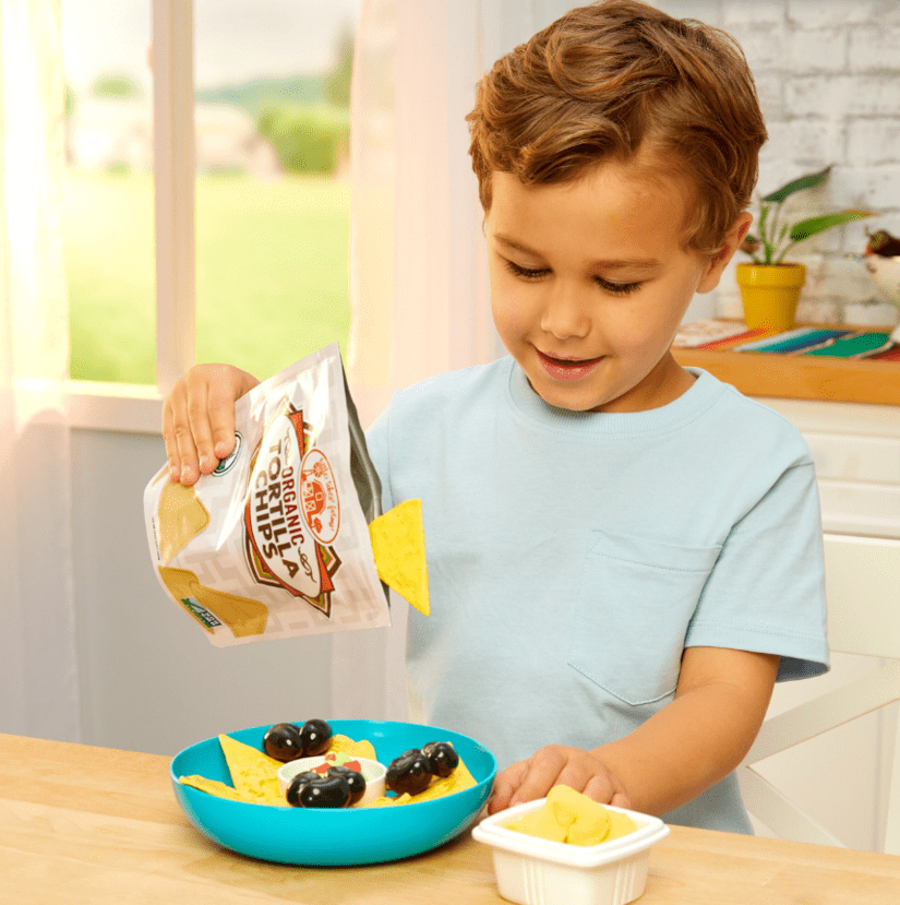 Little Tikes Creative Chefs Nacho Kit with Make-It Mix Play Sand, 22 Accessories, Realistic Pretend Play Nachos Maker, Boys, Girls, Ages 3+
