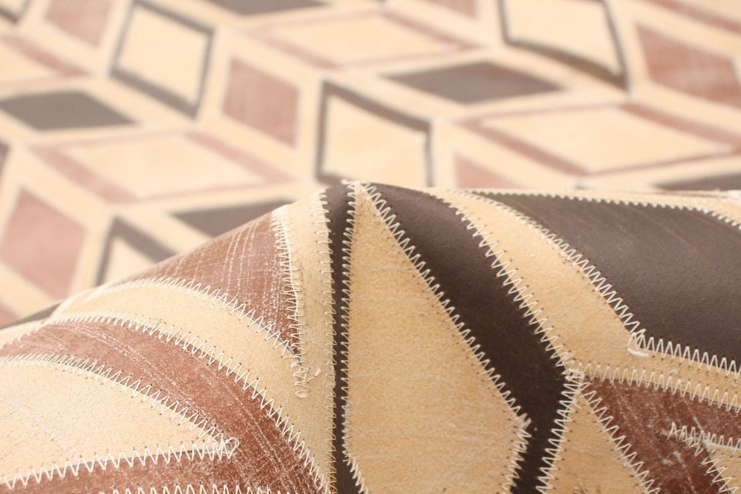 ECARPETGALLERY 4'11" x 7'10" Contemporary Cowhide Patchwork Handmade Area Rug for Living Room, Dining Room and Bedroom in Brown