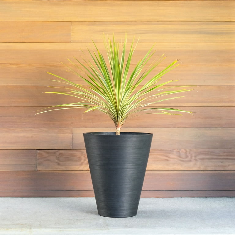 Veradek Kobo Round Planter - Black - 18 in. Veradek Kobo Round Planter - Black - 18 in.