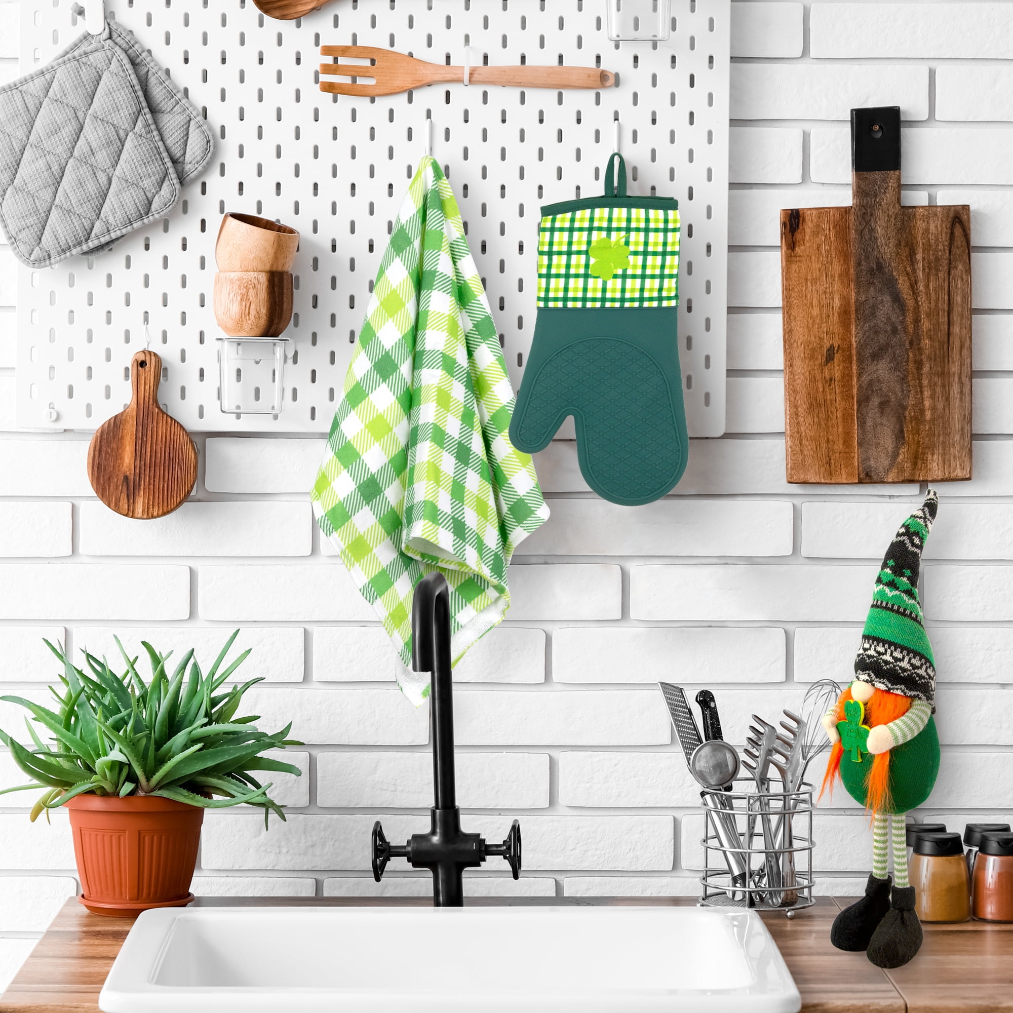 Northlight Plaid Shamrock St. Patrick's Day Kitchen Oven Mitts - 12.5" - Green - Set of 2
