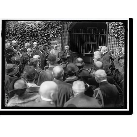 Historic Print, DODGE, COL. HARRISON. SUPT. OF MOUNT VERNON. HEAD AT LEFT IN OPENED GATE OF TOMB OF WASHINGTON - 2, 16" x 20"