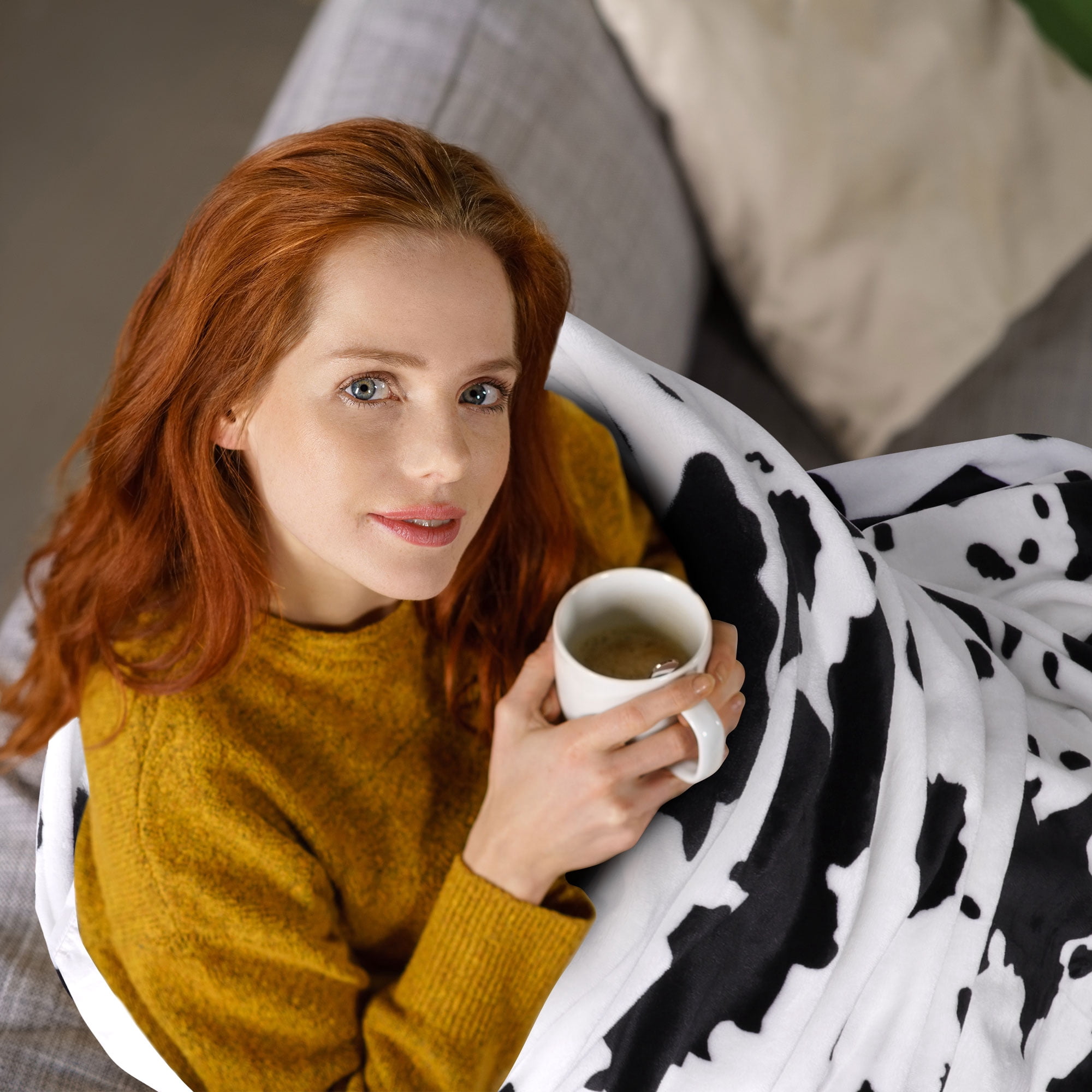 Unique Bargains Cow Printed Soft 300GSM Flannel Throw Blanket Sofa Bed Black 59" x 79"