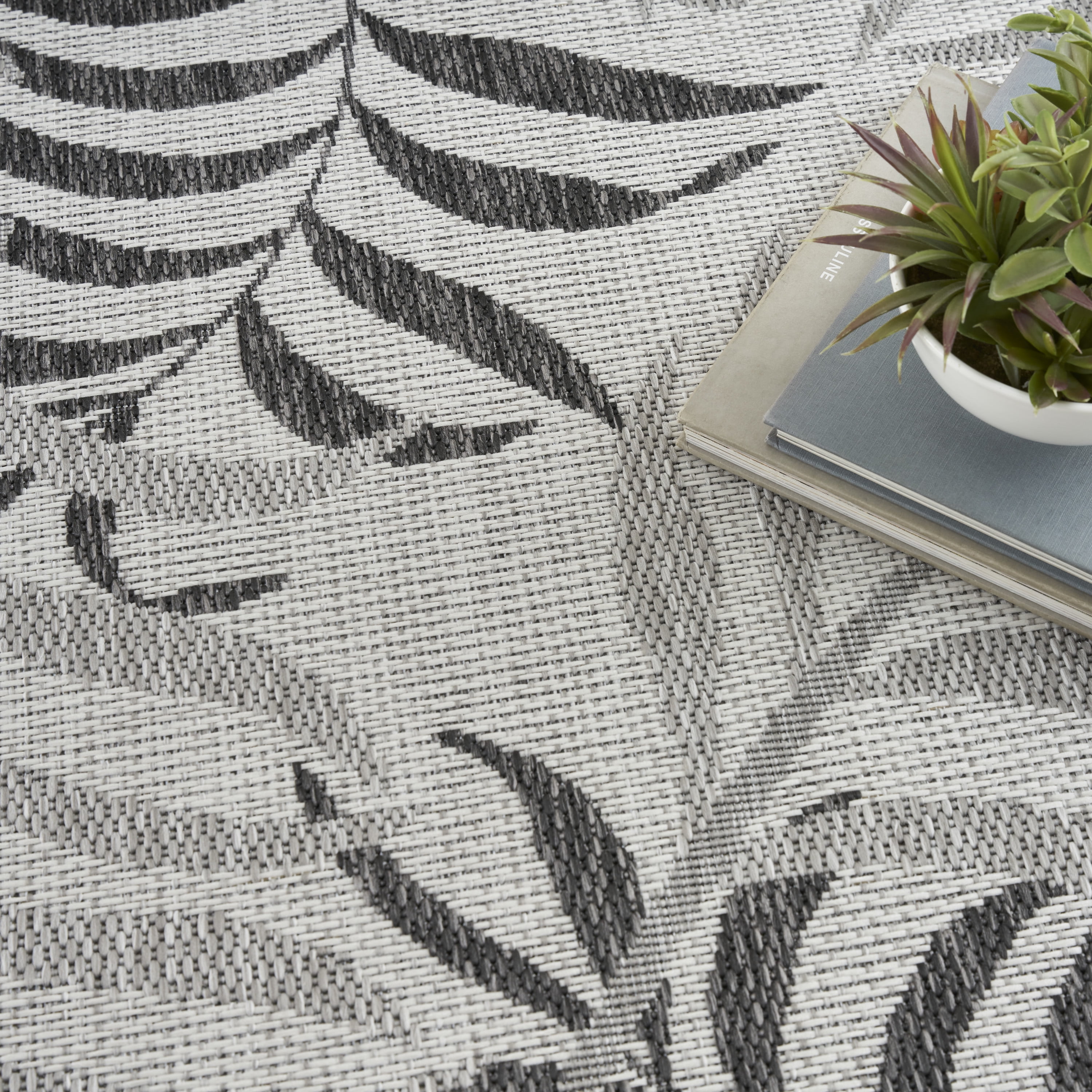 Nourison Garden Oasis Indoor/Outdoor Grey 9' x 12' Area Rug (9x12)