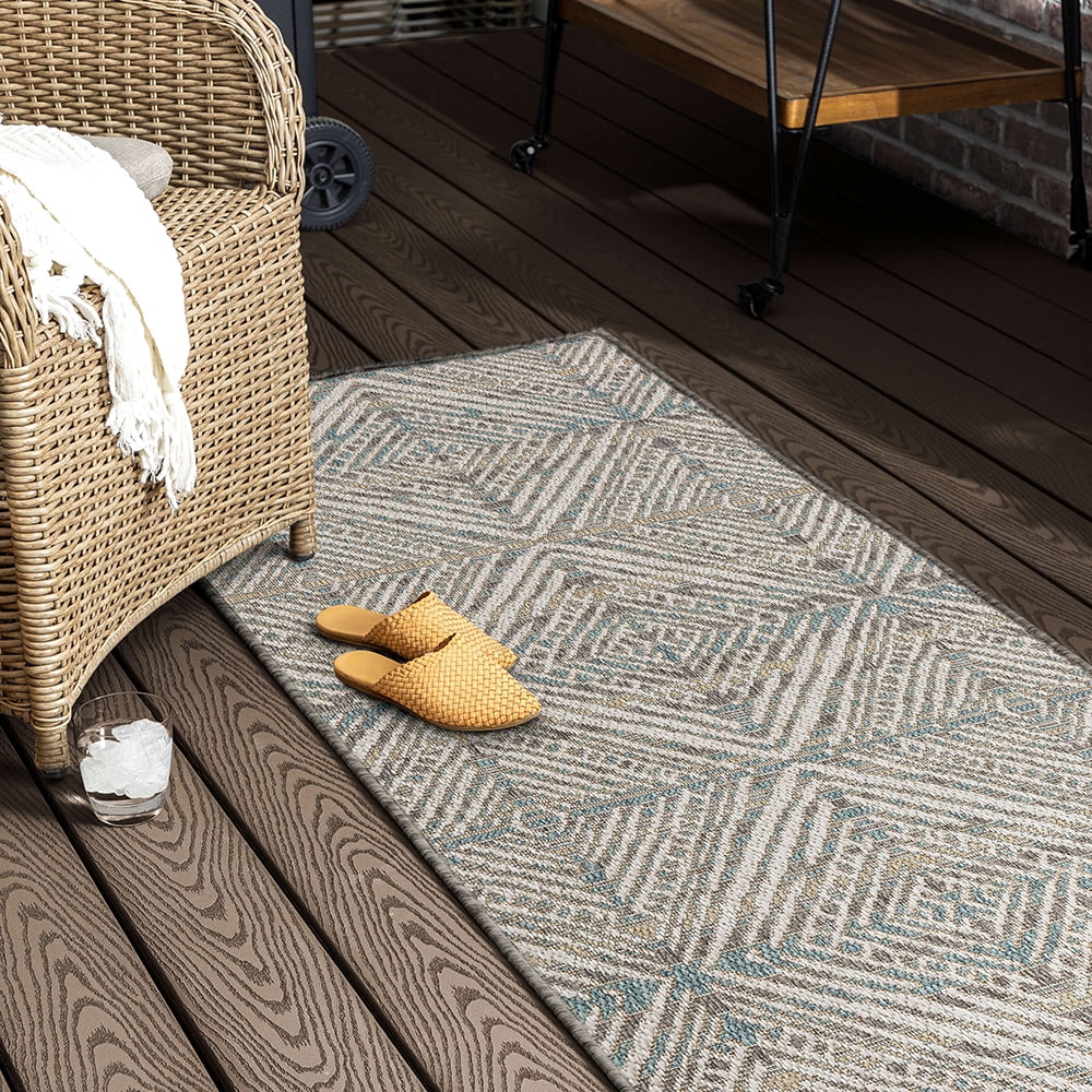 Mohawk Home Taos Geometric Outdoor Area Rug, Light Grey, 2' 6" x 6'