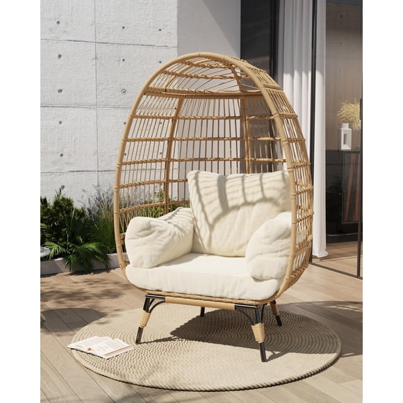 Sillón Tipo Huevo de Mimbre para Jardín - Diseño con Ratán Marrón, Marco de Acero Negro y Cojines Acolchados de Felpa Blanca - Incluye Reposapiés para Patio, Balcón o Interior