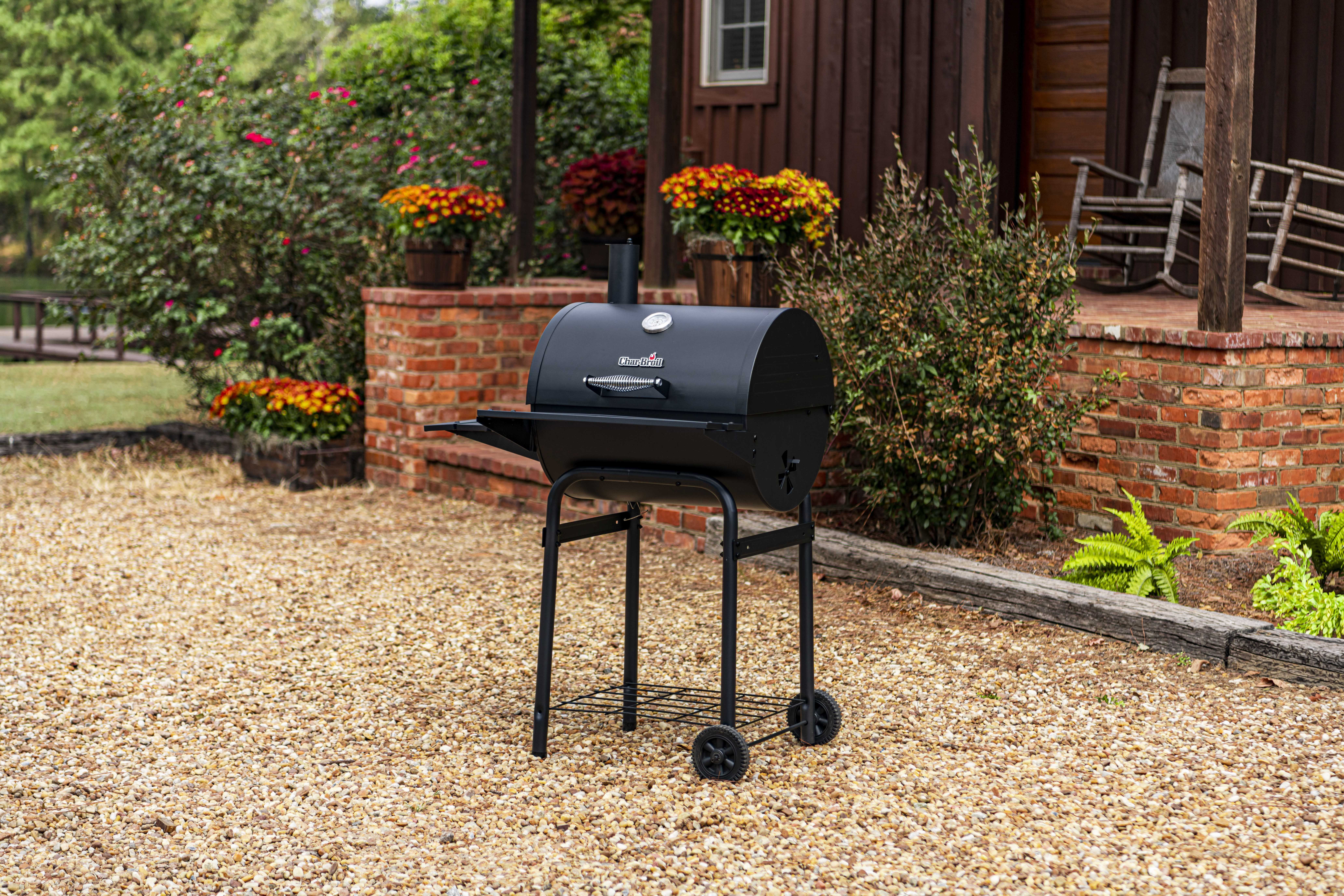 Char-Broil® 625 Charcoal Grill