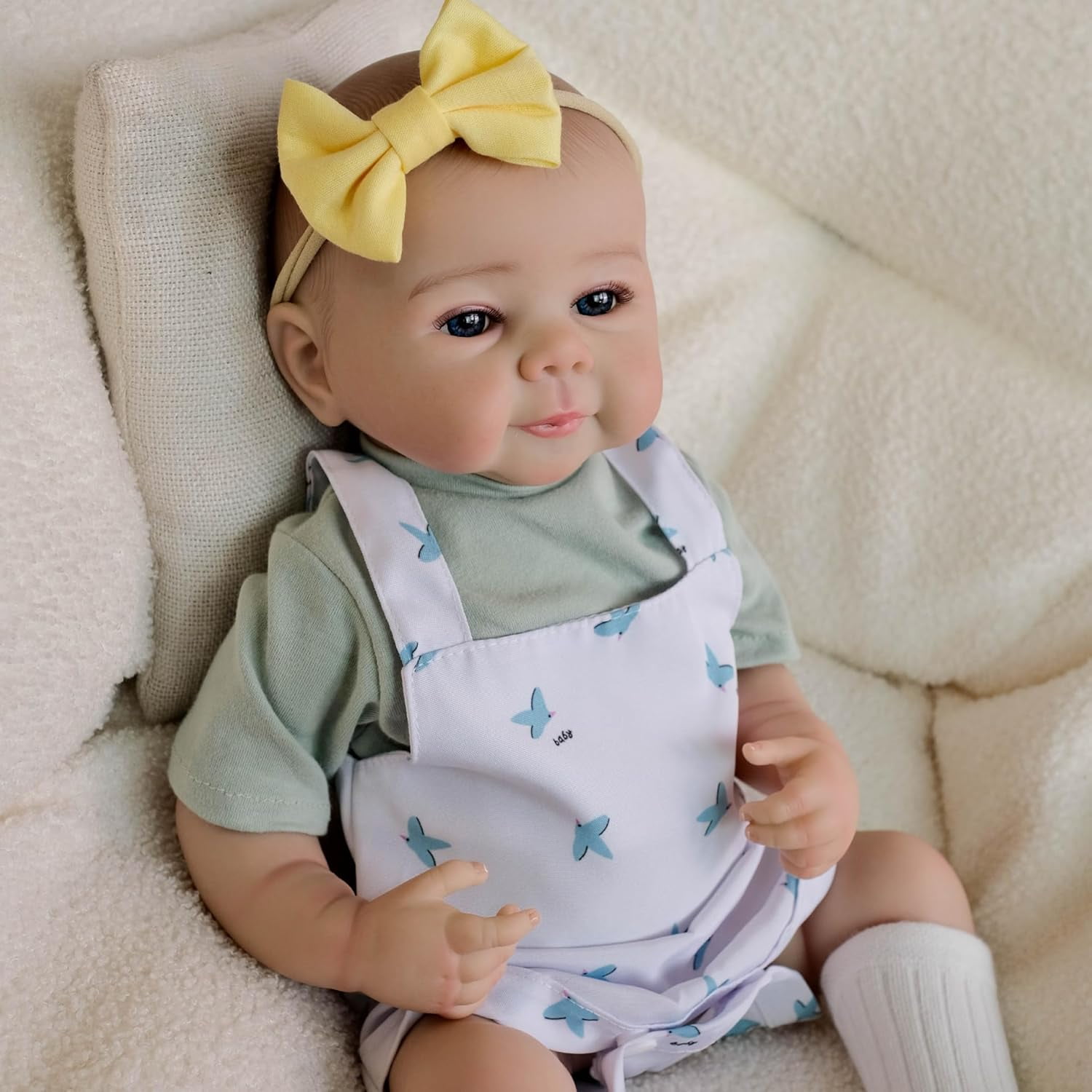 Cute Reborn Baby Dolls Cloth Body Realistic Baby Doll 20 Inch Lifelike Newborn Real Babies Eyes Open Reborn Toddler Handmade Weighted Poseable Dolls Sets for Kids