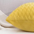 thumbnail image 3 of Juego de cojines de terciopelo amarillo de estilo lujoso 2 piezas 45x45 cm BRILLAR, 3 of 5