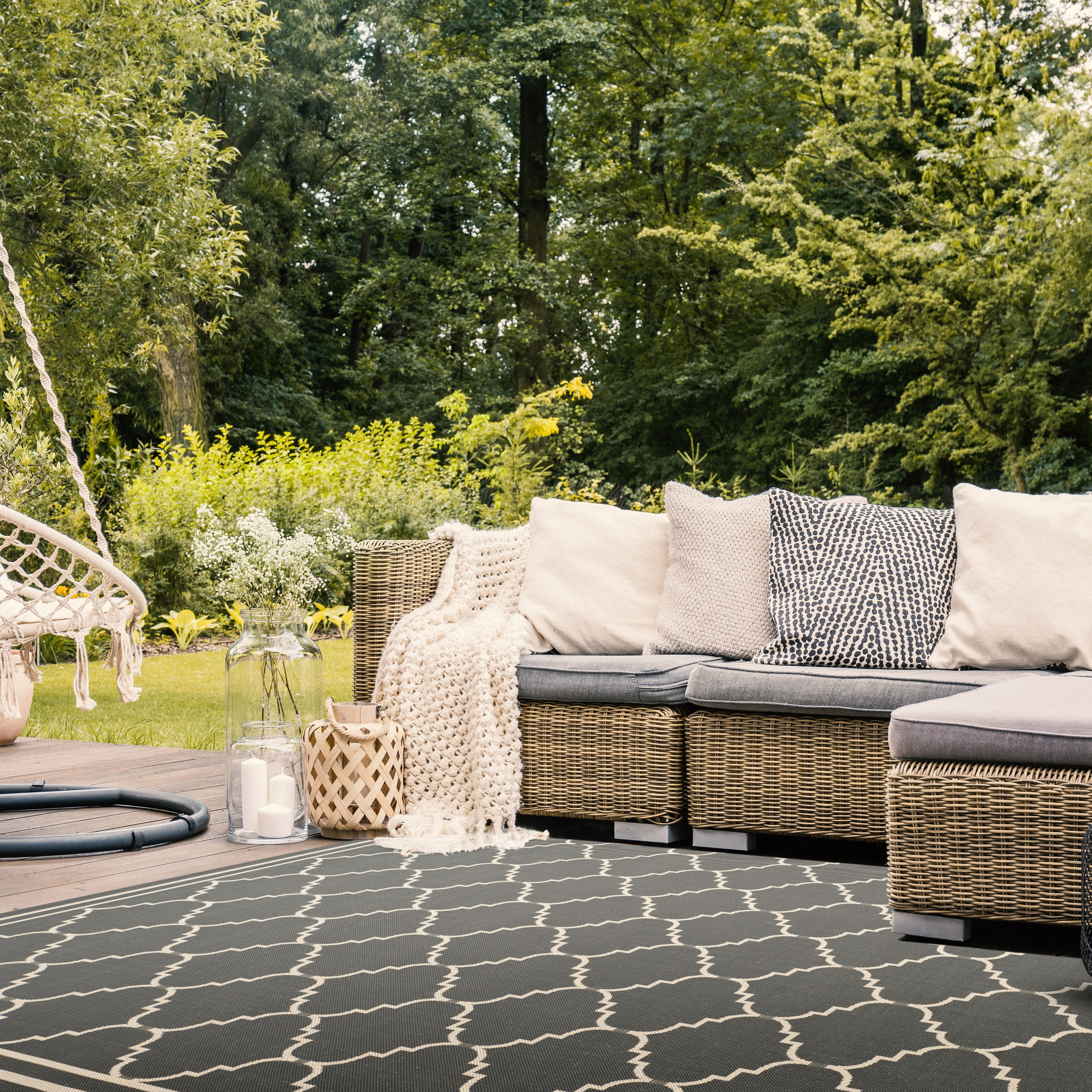 Safavieh Courtyard Amy Geometric Indoor/Outdoor Area Rug, Gray/Beige, 8' x 11'