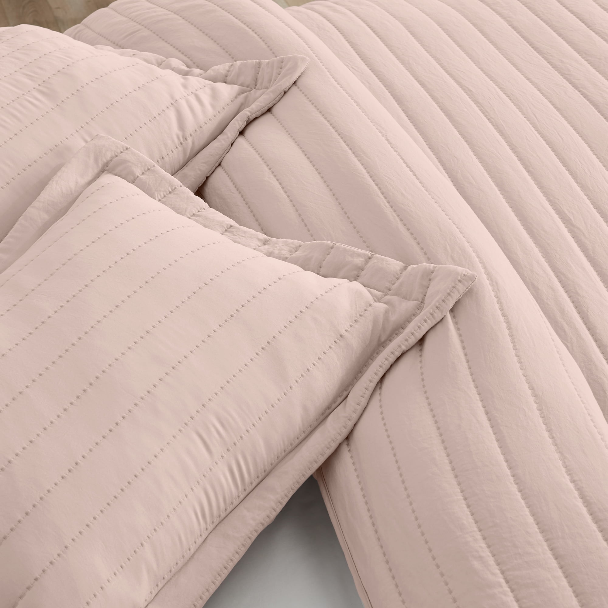 Great Bay Home Channel Stitch Modern Ribbed Reversible Quilt Set With Shams  (Full / Queen, Rose Clay)