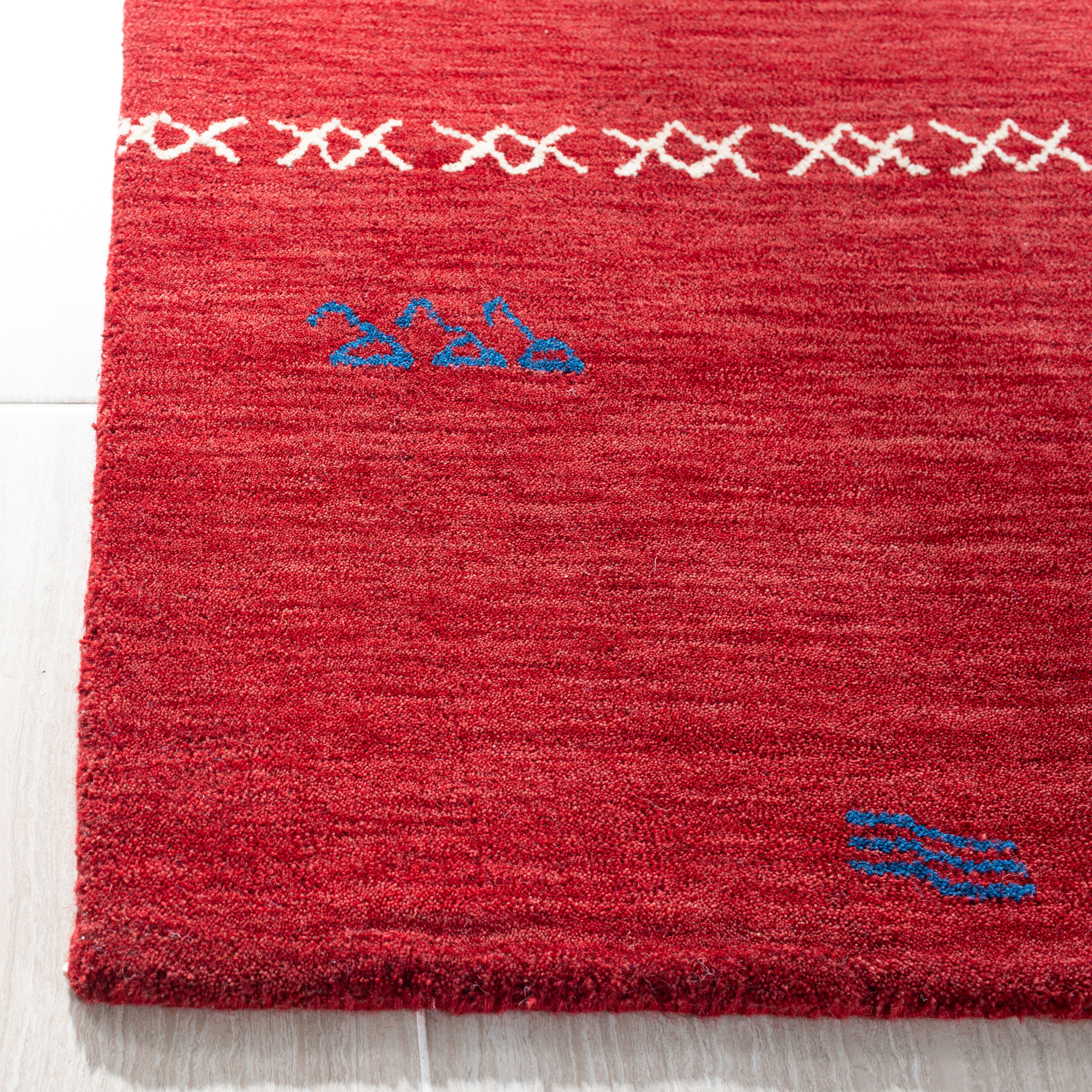 SAFAVIEH Himalaya Cainneach Solid Wool Runner Rug, Red, 2'3" x 12'