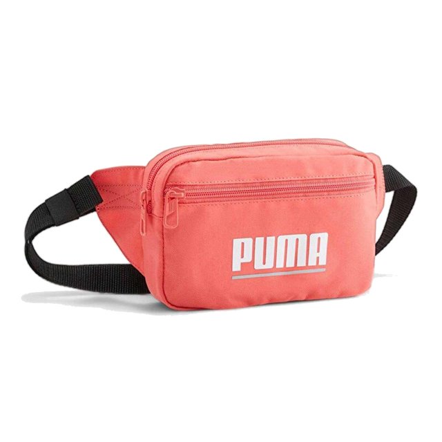 cangurera puma plus waist bag para mujer 079614-06 coral sin talla riñonera rosa PUMA, vista frontal 3/4 con logo blanco, dos compartimentos con cierre y bolsillo interior con cierre, correa negra ajustable para cintura, panel posterior acolchado, 20 x 4 x 13 cm (1.5 l); también suele usarse como bolsa compacta para transporte de accesorios personales durante viajes.