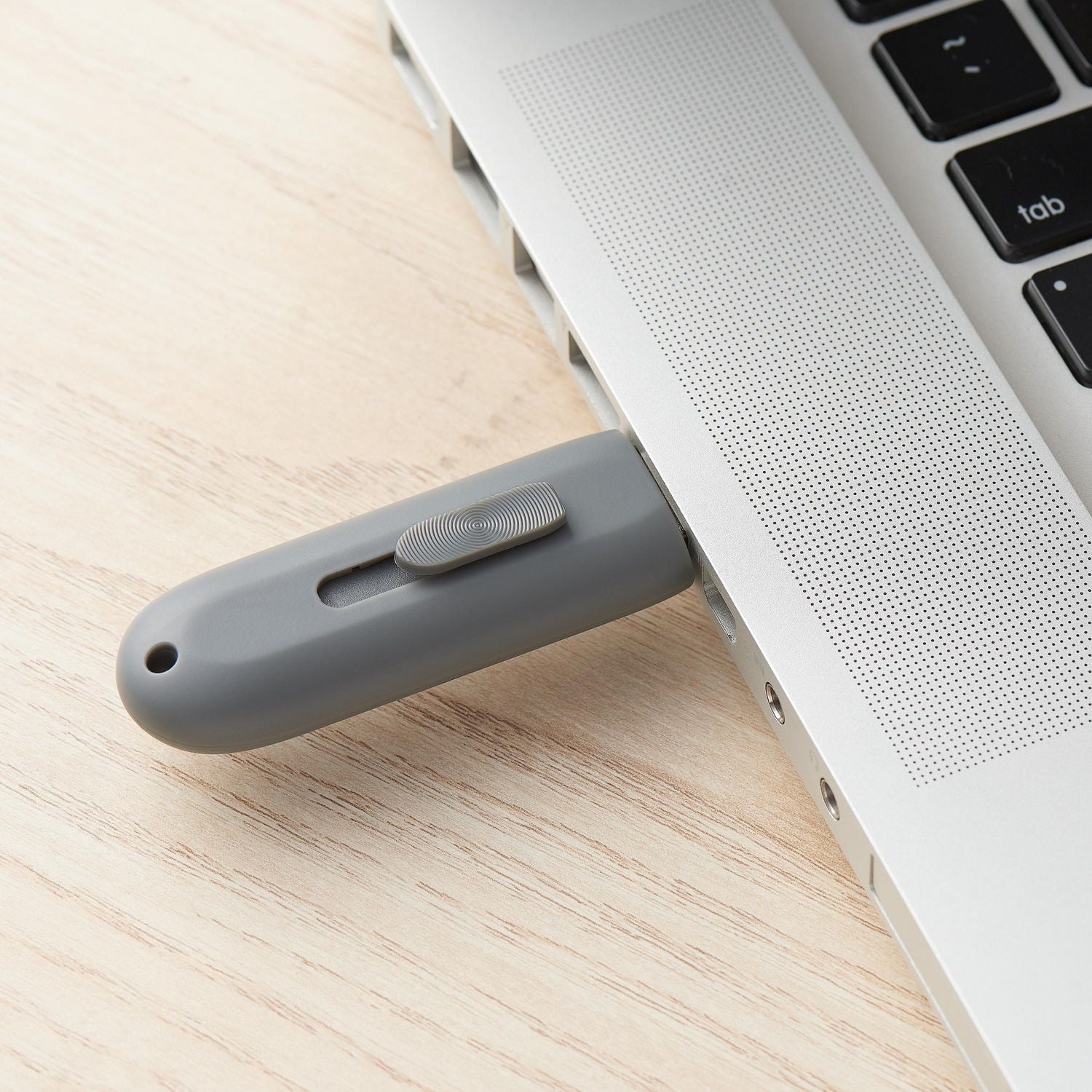 onn. 128 GB USB 3.1 Fast Transfer Flash Drive