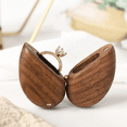 thumbnail image 5 of Caja Corazón Giratoria De Madera Nogal Para Anillos De Boda Belug, Café, 5 of 5