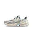 thumbnail image 1 of Zapatillas clásicas unisex V2K Run grises, cómodas y versátiles, de caña baja, informales, para correr, 1 of 4