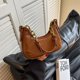 thumbnail image 3 of Bolsos para mujer 2025, nuevo bolso de mano tipo baguette con cadena, bolso bandolera de alta gama, versátil y para desplazamientos diarios., 3 of 5