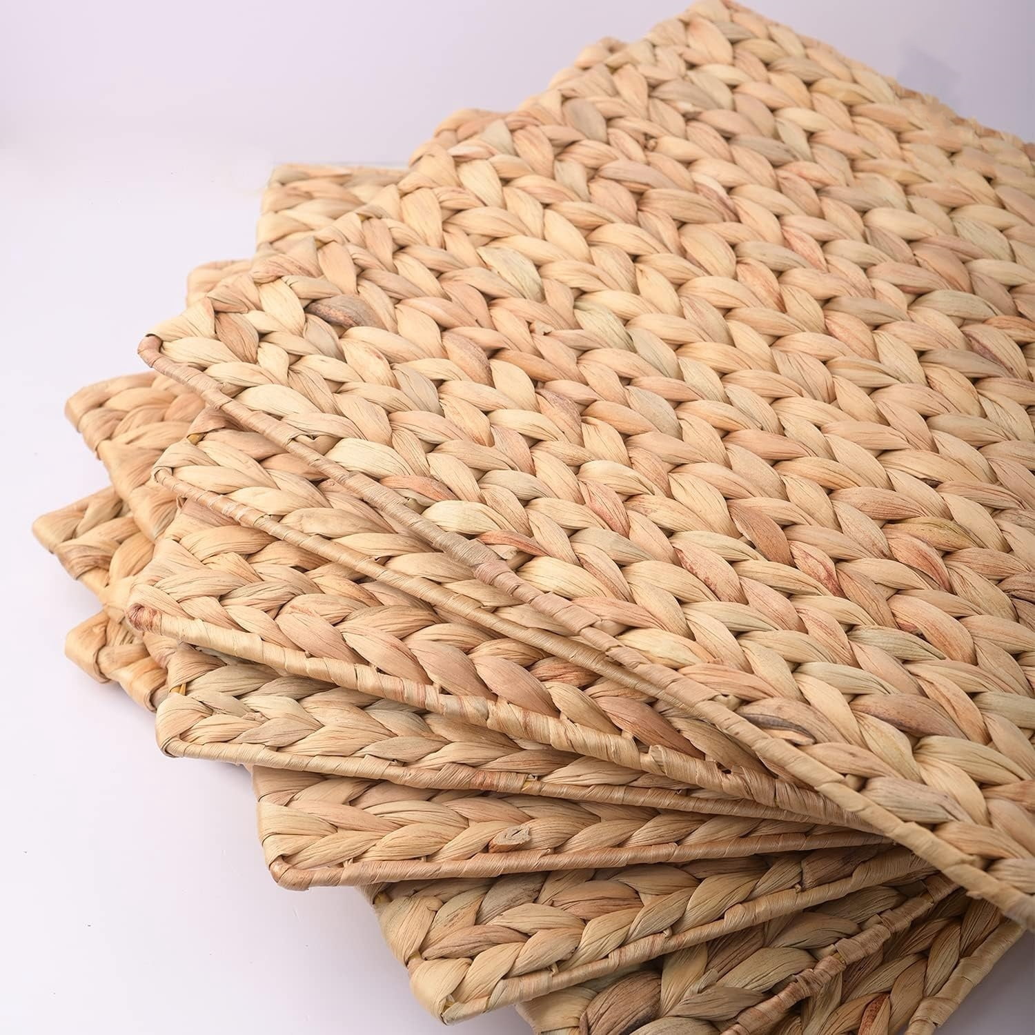 LQQBOX Rectangular Woven Placemats Set of 4, Water Hyacinth Place Mats, Table Placemats Set of 4, Kitchen and Dining Table Decor, Christmas Placemats, Thanksgiving Placemats, 16.75 x 11.81inch