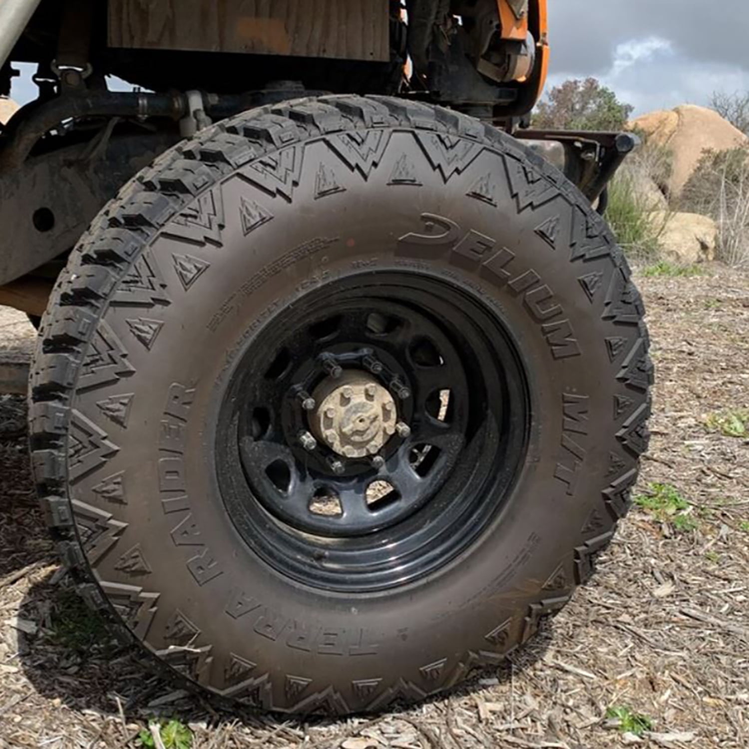 Delium Terra Raider M/T KU-255 33X12.50R17 120Q E 10 Ply mud Light display picture 1