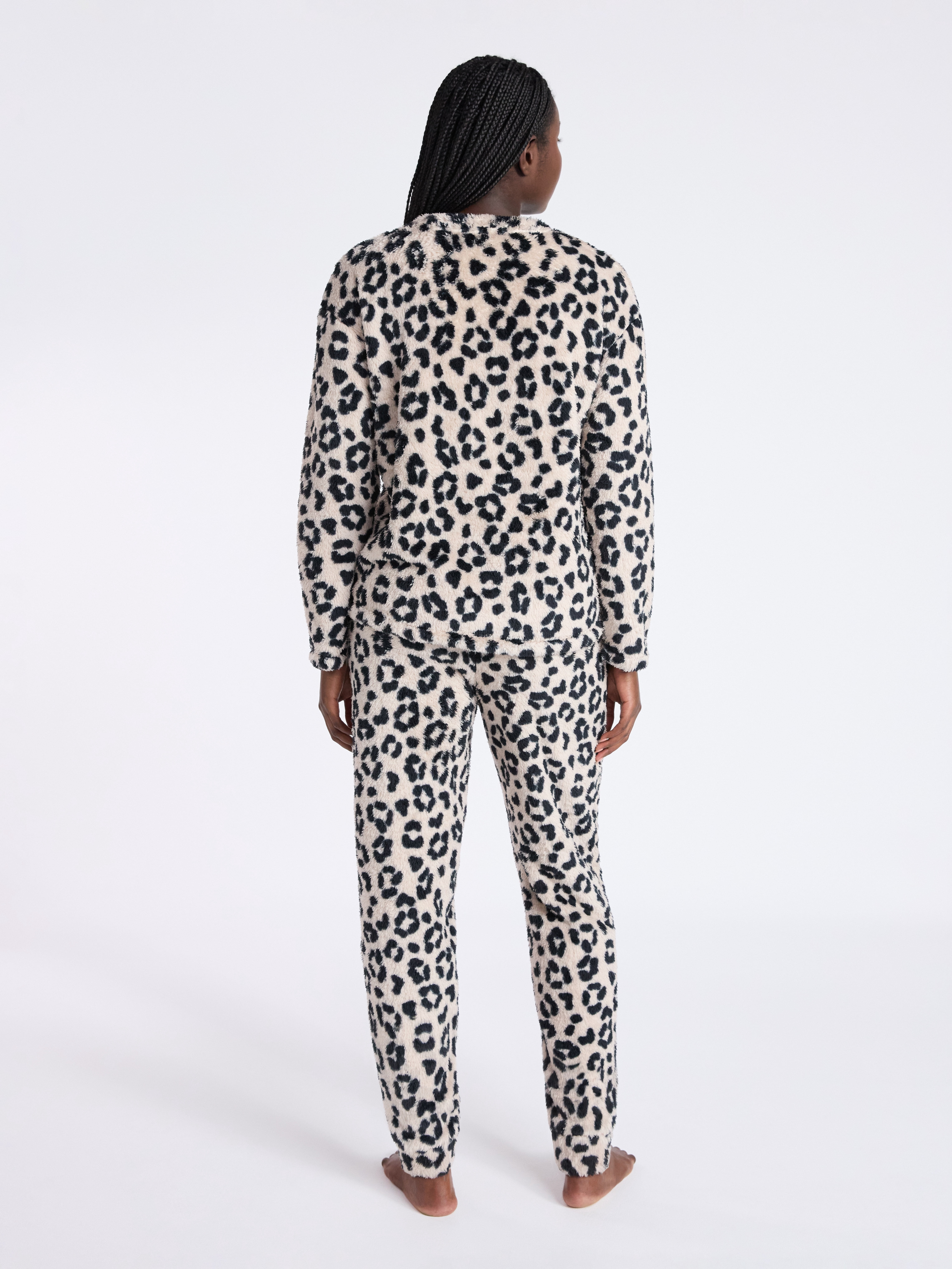 Joyspun Women's Plush Long Sleeve Top and Pants Pajama Set, 2-Piece, Size XS-3X