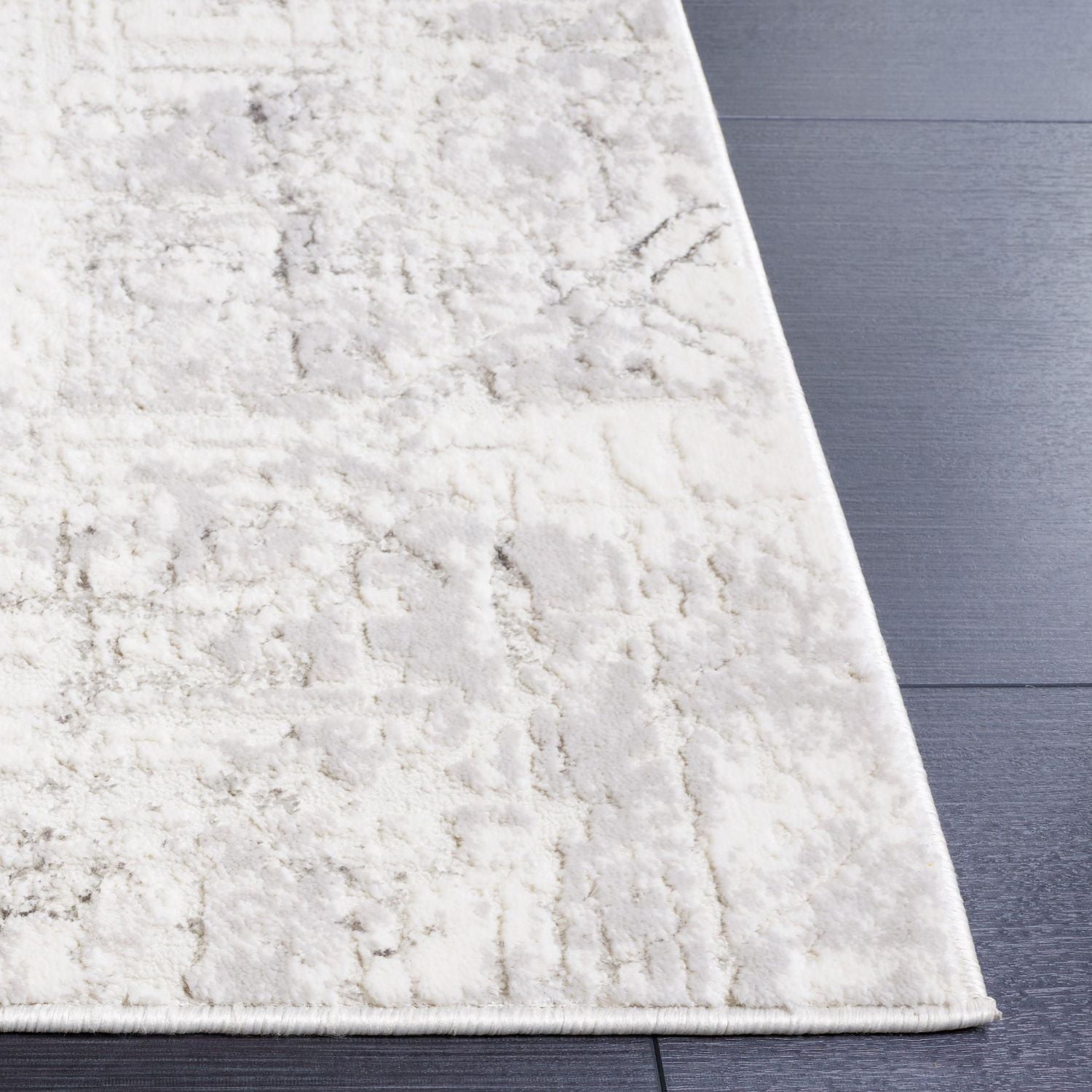 SAFAVIEH Hanna Lynna Distressed Area Rug