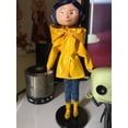 thumbnail image 4 of -Figura de Coraline impermeable amarilla, la puerta secreta, regalo de Navidad, decoración de cumpleaños, juguetes de mantequilla, 18cm, 4 of 5