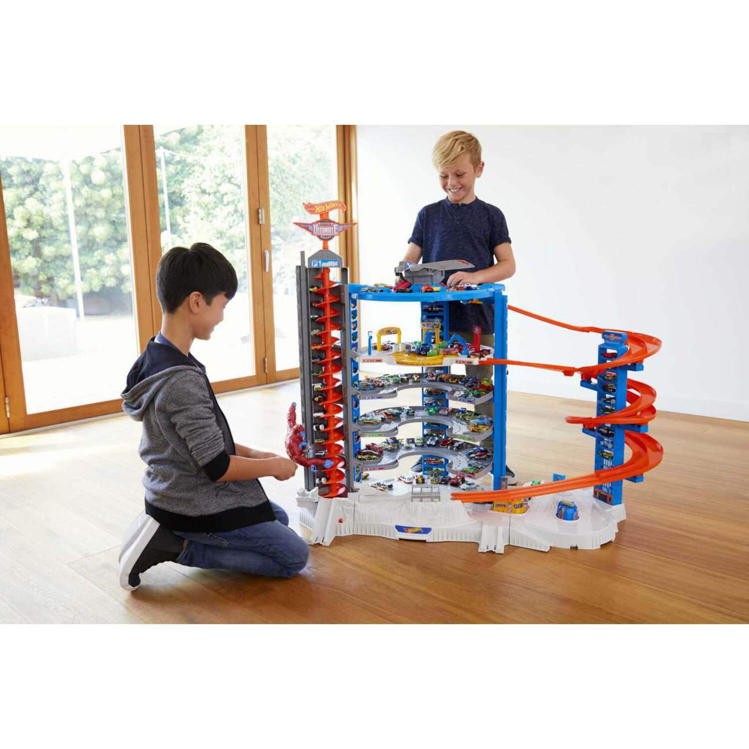 Hot Wheels Track Set with 4 1:64 Scale Toy Cars, Super Ultimate Garage, Over 3-Feet Tall - image 4 of 8
