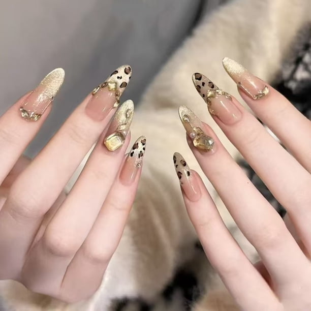 Autumn-themed, luxurious, handcrafted French manicure with shimmering 3D heart-shaped rhinestones and pearl plaid pattern. 10 pieces, size XS (tool kit included). JHA358 - Golden Brown Leopard Print.