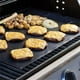thumbnail image 4 of Juego de 2 alfombrillas para barbacoa de alta temperatura, antideslizantes y resistentes al aceite, para asar carne, pescado, verduras y mariscos, con forro protector reutilizable., 4 of 9