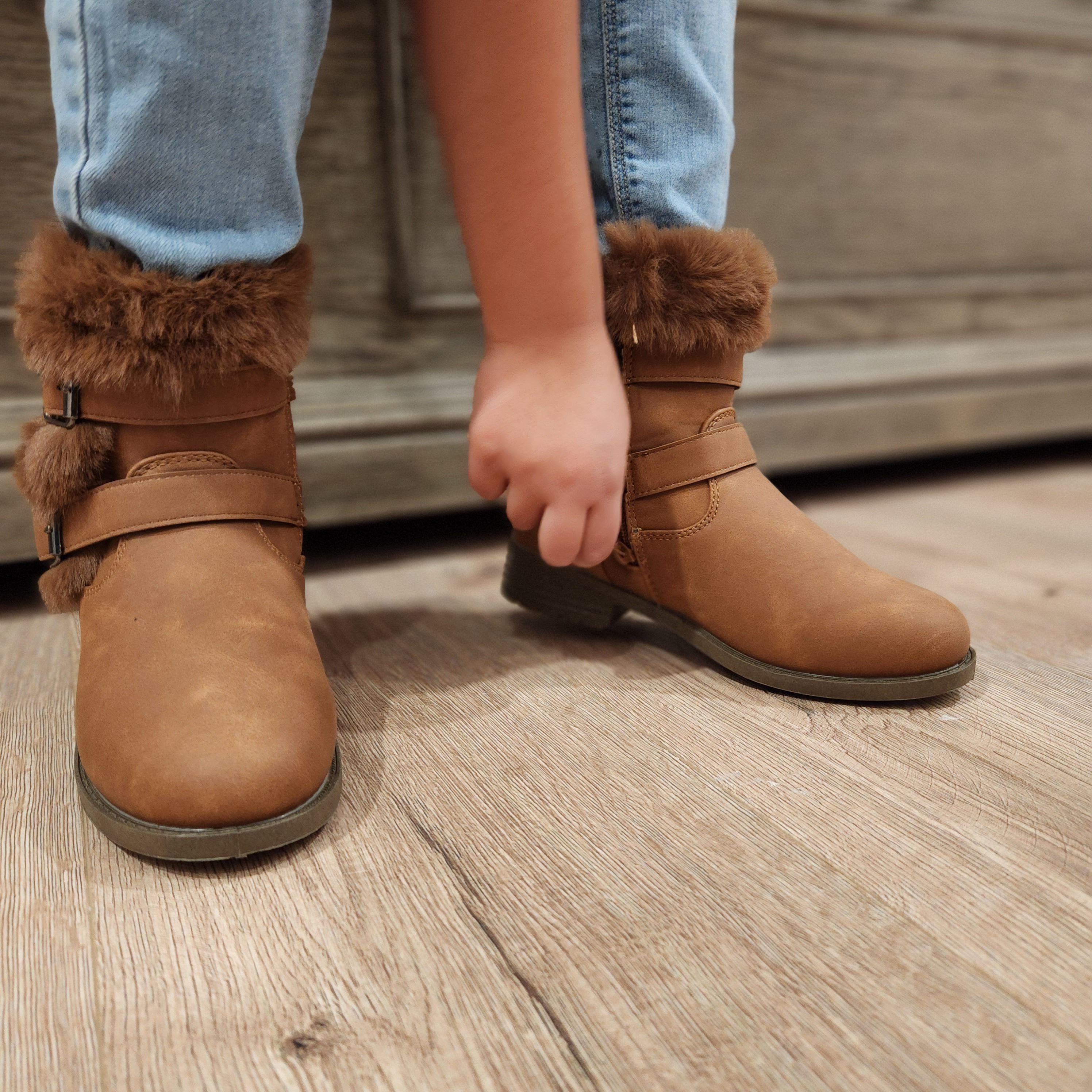 ショートブーツ・ブーティ DEINET POM POM FUR BOOTS IN MOCHA Amazon.com | Popchrio Women's Faux Fur Boot Furry Fluffy