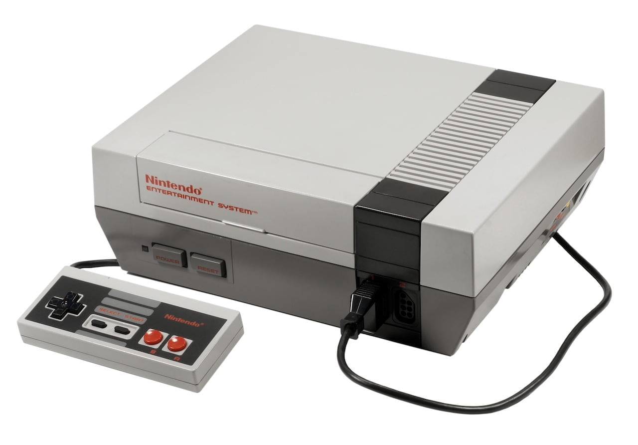 Restored Nintendo Entertainment System NES 1985 Console with Official OEM Controller (Refurbished)