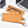 thumbnail image 1 of Estuche portátil de piel sintética para gafas con llavero – Estuche suave para gafas de sol para hombres y mujeres, organizador de gafas para viajes y uso diario., 1 of 6