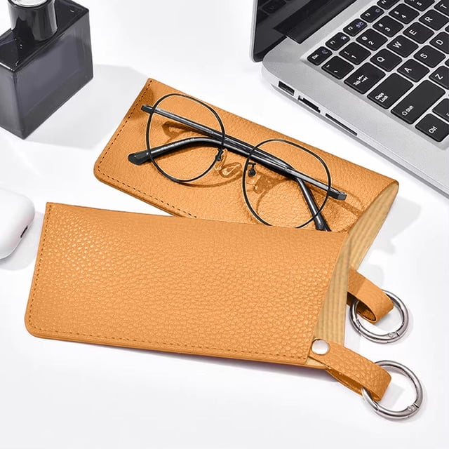 Estuche portátil de piel sintética para gafas con llavero – Estuche suave para gafas de sol para hombres y mujeres, organizador de gafas para viajes y uso diario.