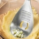 thumbnail image 3 of Moledor de Jengibre y Ajo en Cuchara de Acero Inoxidable – Herramienta Compacta de Rallador Manual para la Preparación de Especias sin Esfuerzo, Utensilio de Cocina Fácil de Limpiar, 3 of 9