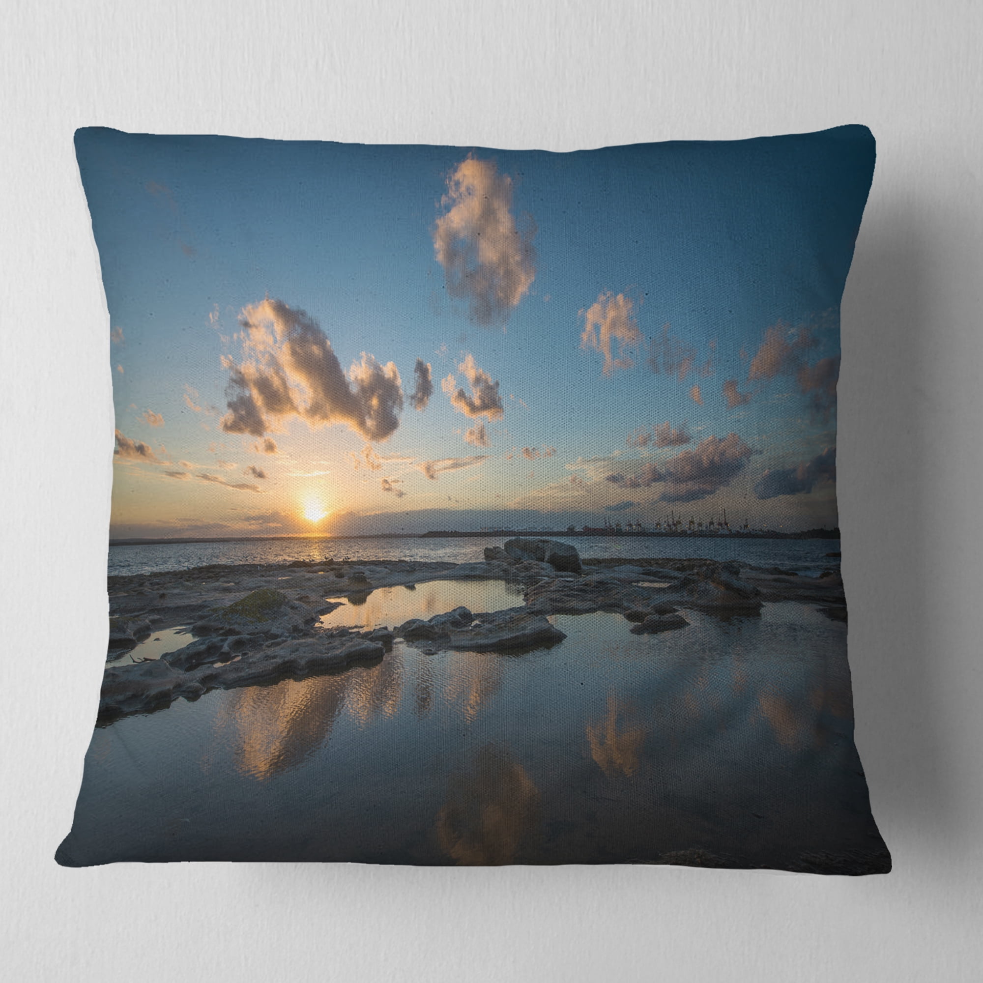 Designart Sunset at La Perhouse Beach - Seascape Throw Pillow - 18x18