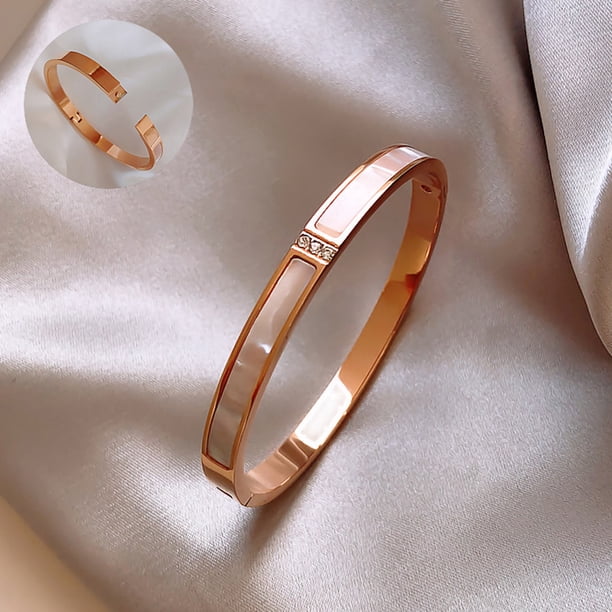 Moderna pulsera abierta de acero inoxidable en color oro rosa para mujer