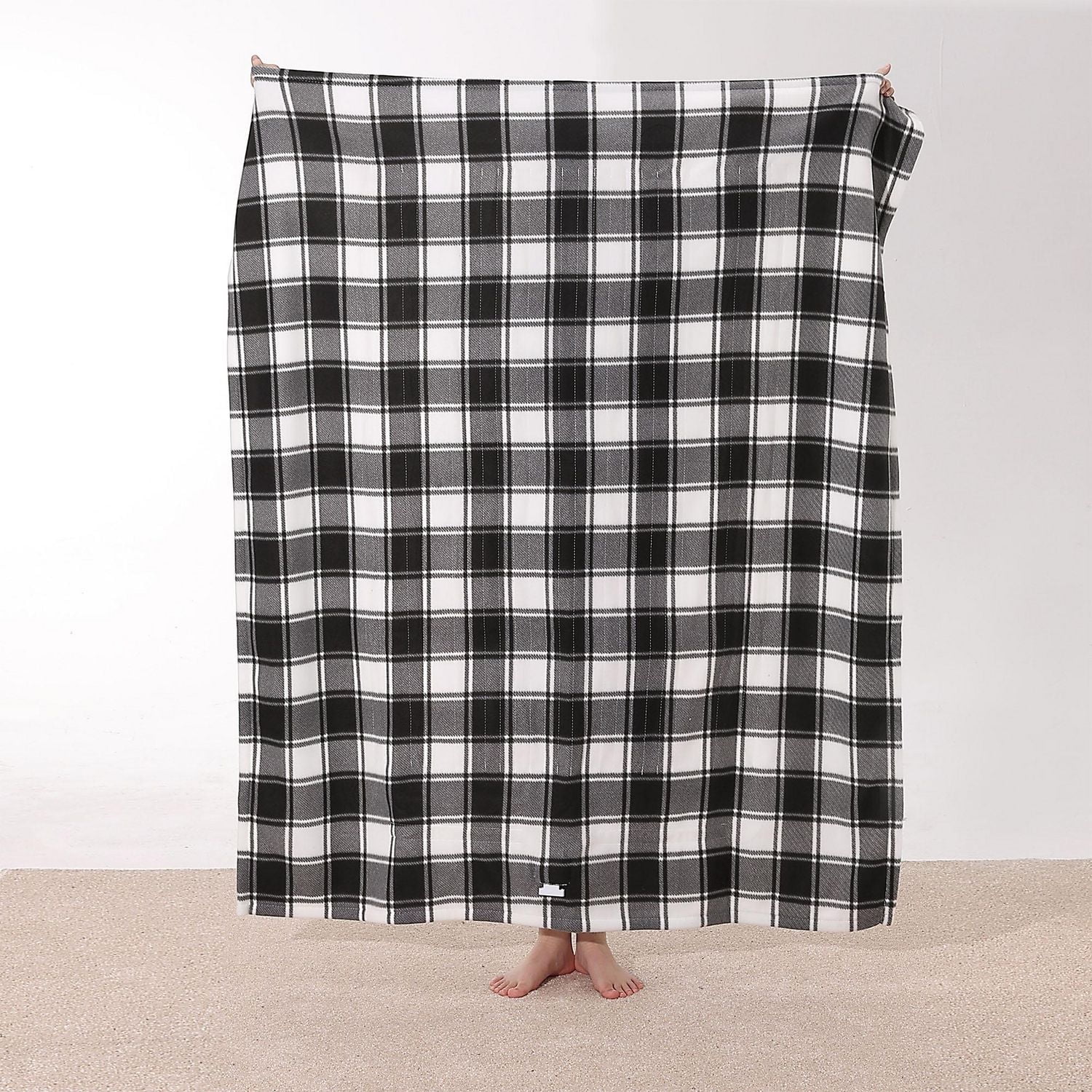 Sunbeam Fleece Electric Heated Throw, White Buffalo Plaid, 4 Heat Settings, 4-Hour Auto Shut-Off, Cozy Warmth, 50" x 60", Heated throw, 50" x 60"