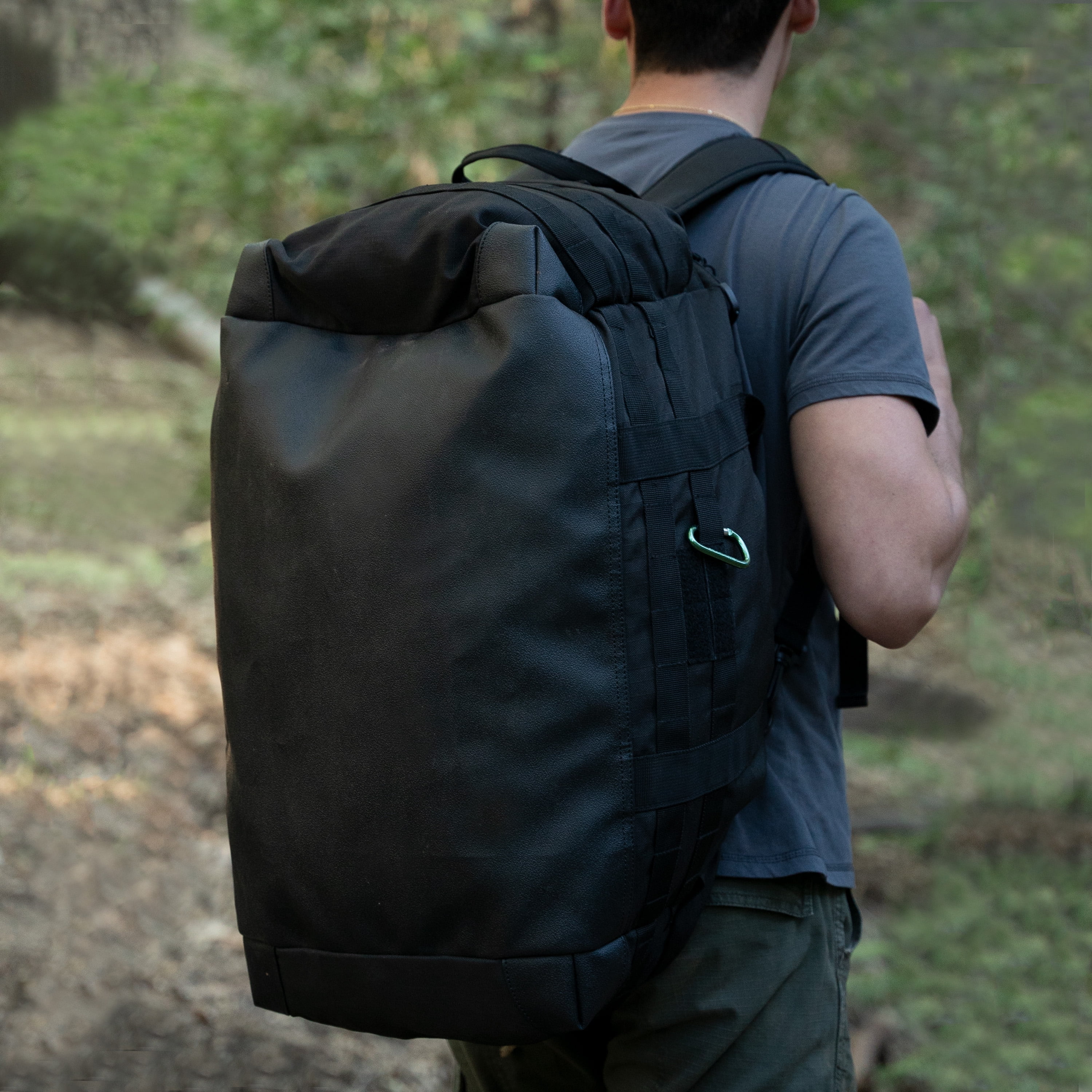 SOG Adult Sports Duffel Bag 9.65 Adjustable Straps Travel Pouch Black