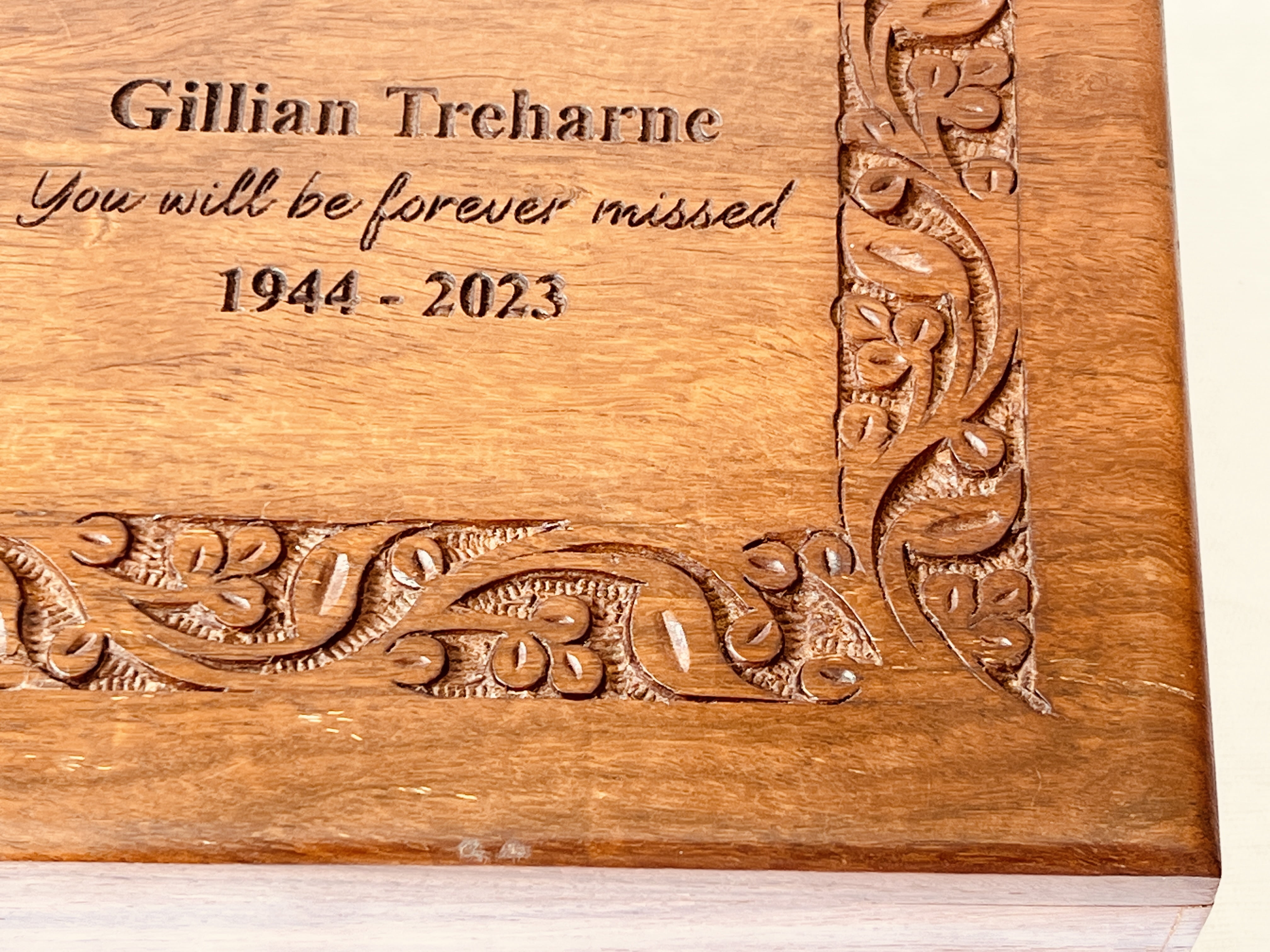 Personalized Handmade Rosewood Urn for Human Ashes - Cremation Wooden Keepsake Box - Elegant Memorial Trauer Box