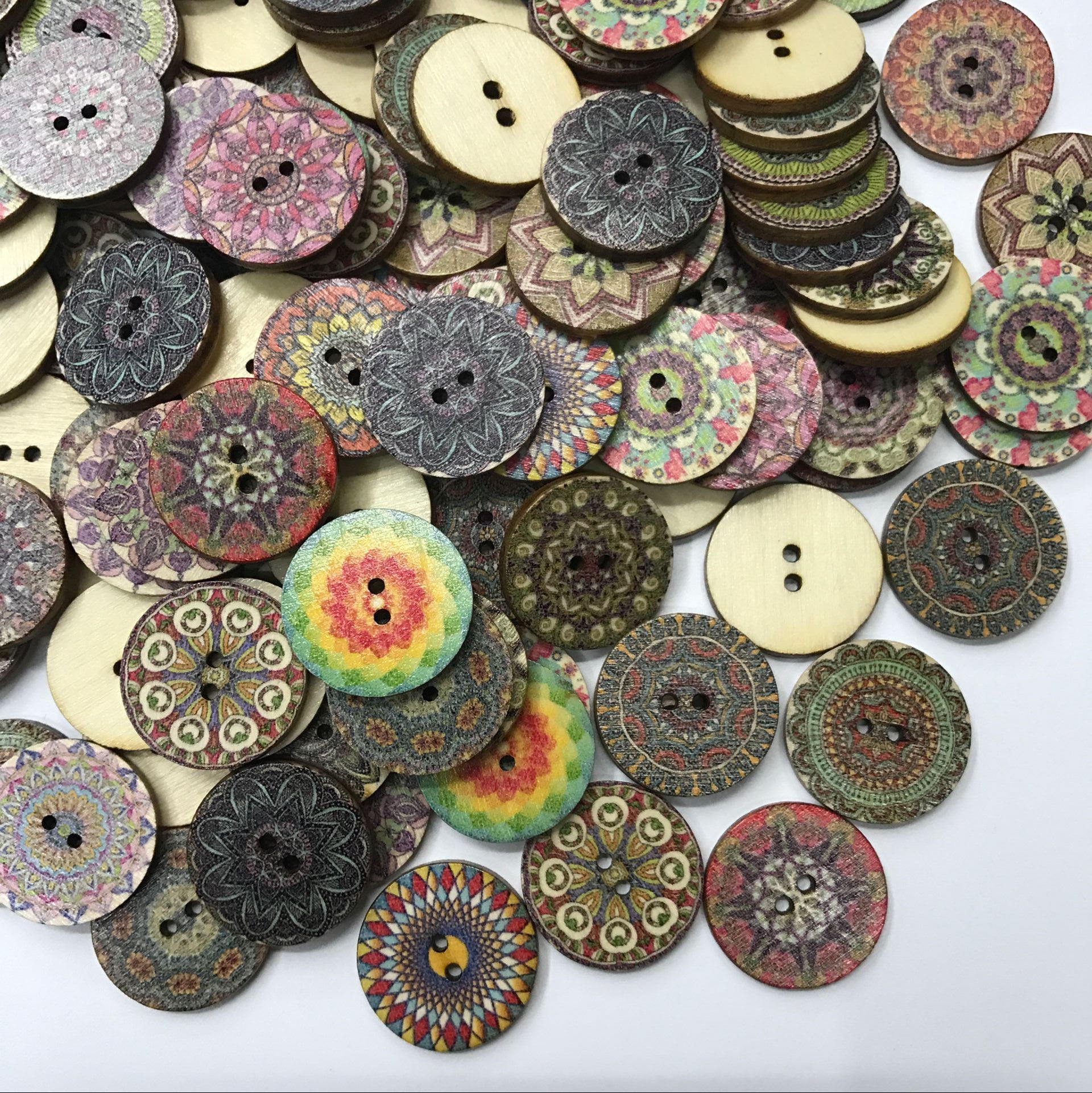 100 Pcs Flower Pattern Wooden Round Decorative Sewing Buttons for