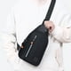 thumbnail image 1 of Bolso bandolera pequeño tipo bandolera para el pecho, bandolera de hombro, bandolera de viaje para hombres, mujeres y niños, con orificio para auriculares, bandolera Oxford., 1 of 6
