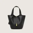 thumbnail image 2 of Bolso de mano de cuero suave con patrón de lichi para mujer, de gran capacidad cesta de comestibles, estilo europeo y americano, 2 of 5