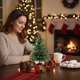 thumbnail image 4 of Árbol De Plástico Árbol de Navidad de mesa de 35 cm, artificial, de plástico, para decoración de fiestas navideñas en interiores (1 unidad) Rkxzt, 4 of 8