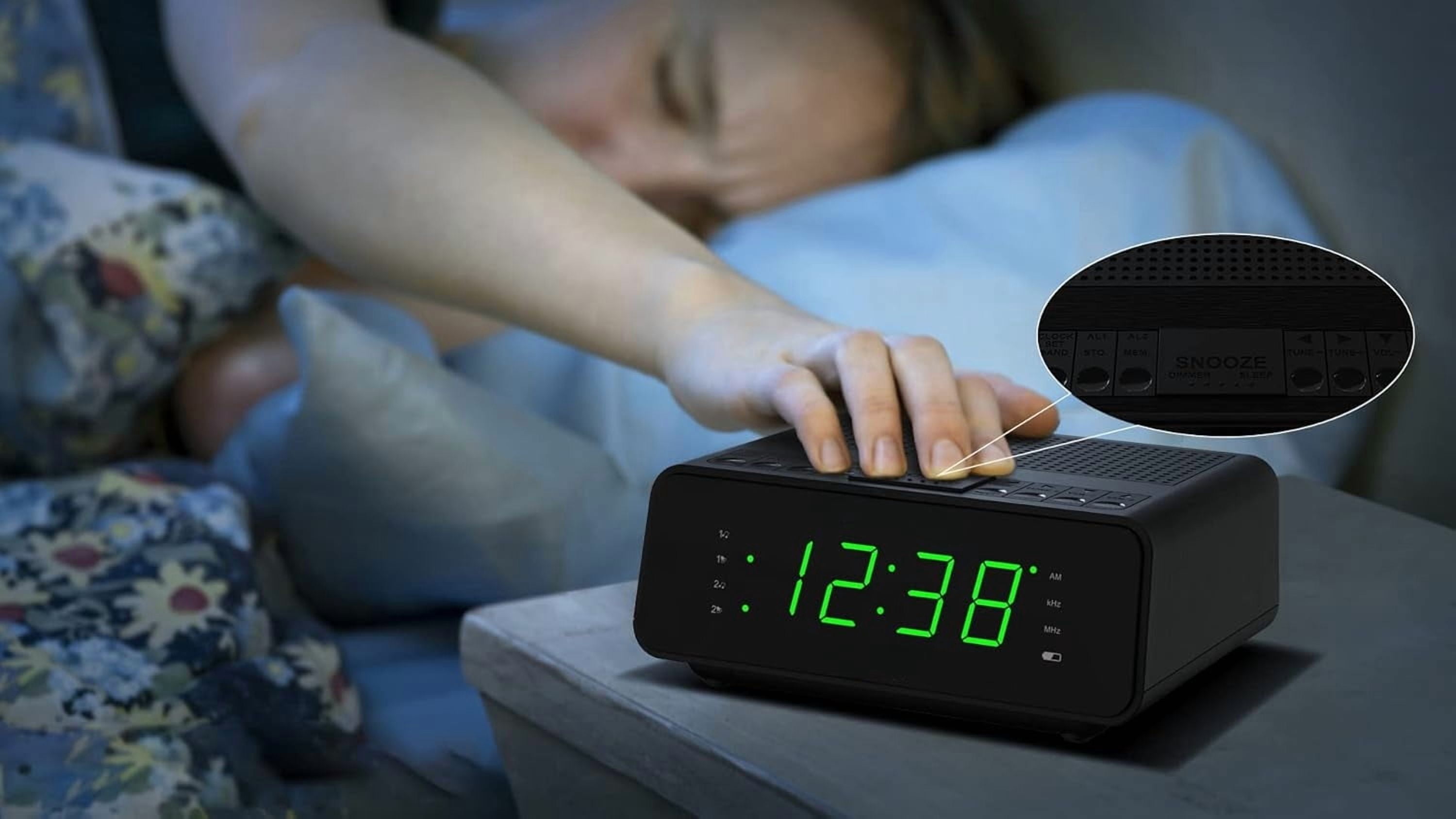 CKS1900 SmartSet Double Alarm Clock Radio with AM/FM Radio, Dimmer, Sleep Timer and .9" Green LED Display