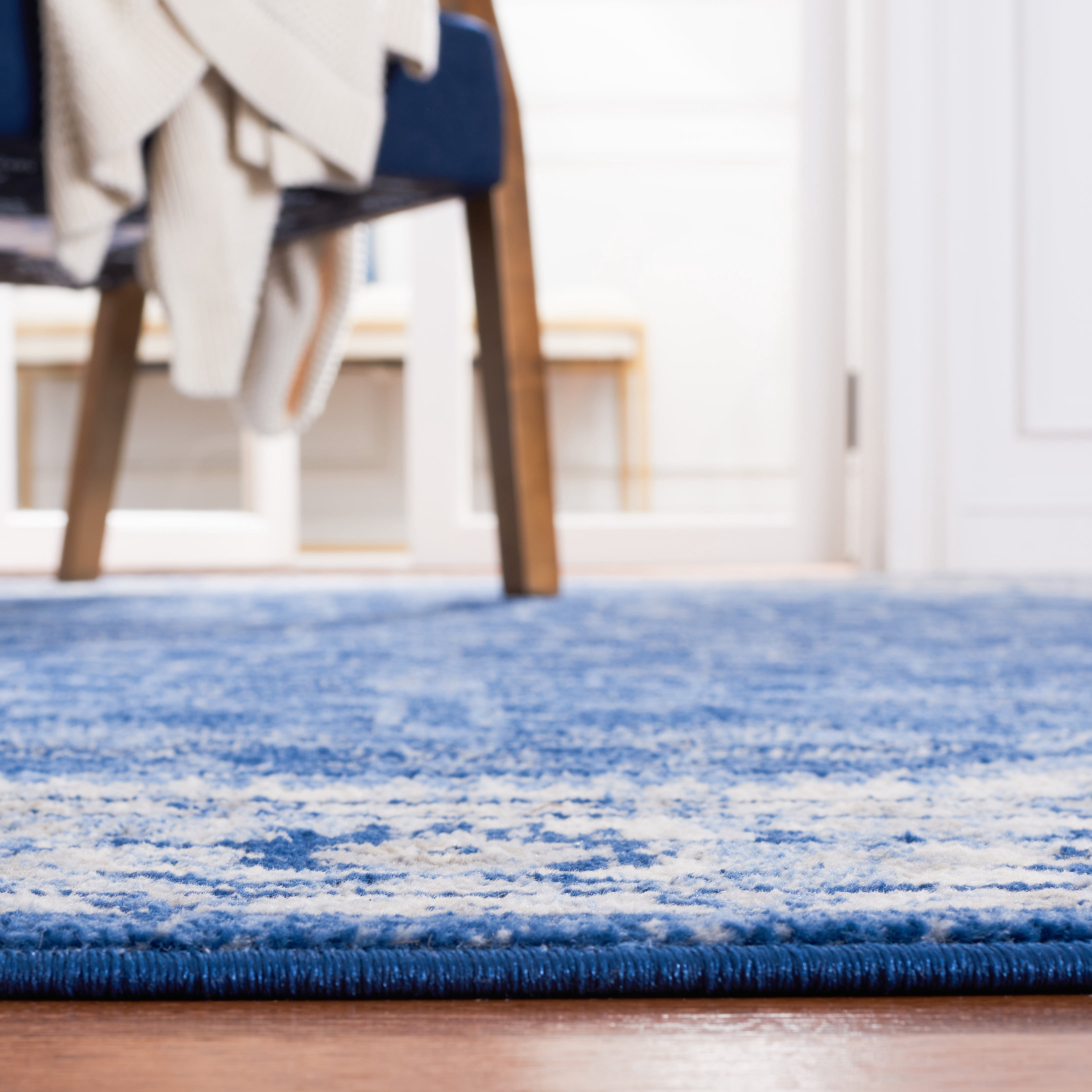 SAFAVIEH Brentwood Theobald Oriental Area Rug, Ivory/Navy, 4' x 6'