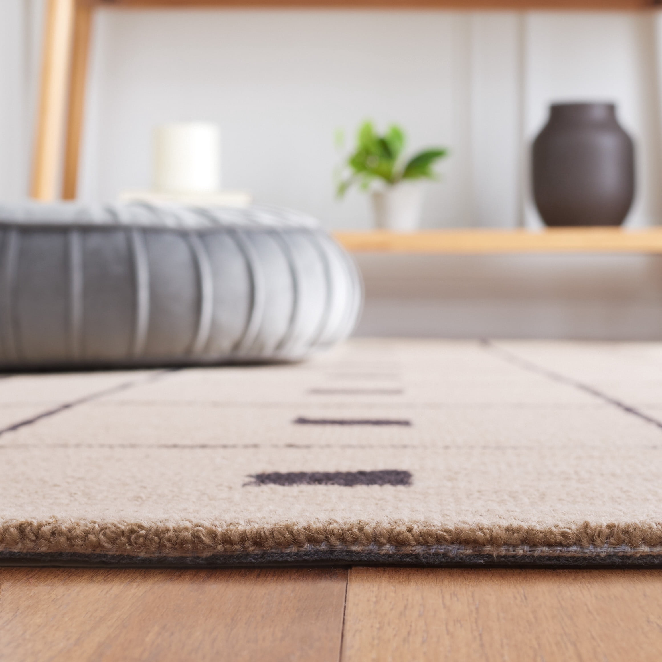 SAFAVIEH Martha Stewart Micro Loop Area Rug, Beige/Black, 4' x 6'