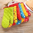 thumbnail image 4 of jesticaly Mitaines Antidérapantes Gant de Four à Micro-Ondes Gants en Coton Isolés Thermiquement Adorables Mitaines de Cuisson Résistantes à l'Usure Rouges Petits Points 1Ensemble, 4 of 6