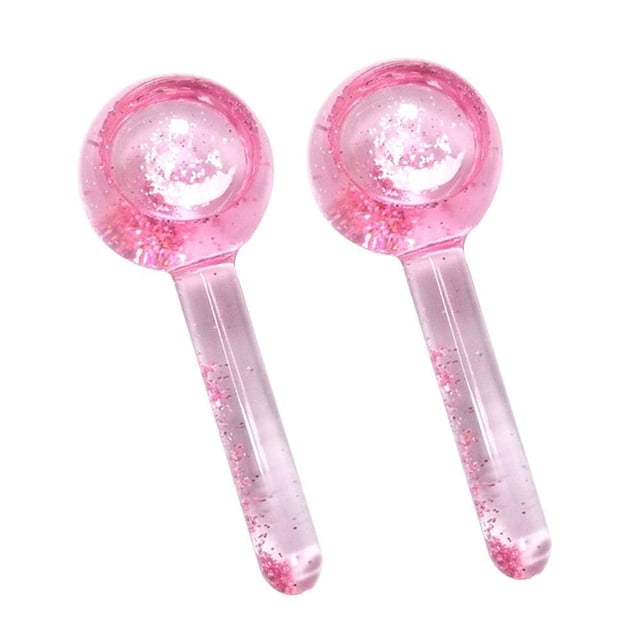 uds bola de cristal de energía de hielo de belleza bola de rodillo fresco masajeador facial globo bola de cristal onda de agua para masaje de cara y ojos par de rodillos faciales rosados, vista frontal centrada, cabezas esféricas transparentes con líquido y partículas brillantes visibles, mangos cilíndricos translúcidos, acabado liso sobre fondo blanco, también adecuado para masajear puntos de tensión durante rutinas de spa casero.