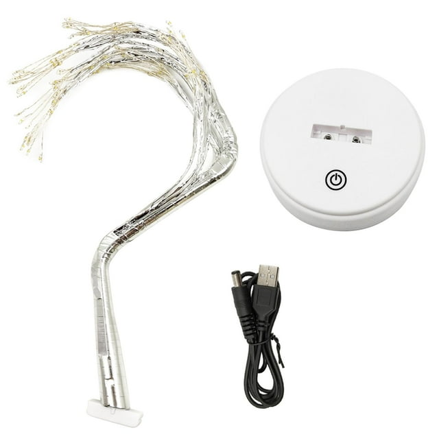árbol led room lámpara navidad cálido luz aestética remoto Sin control remoto lámpara de árbol LED blanca con 120 luces de hadas de tono cálido, tronco curvo con acabado plateado sobre base redonda blanca, cable USB y base con botón de encendido visibles; aprox. 35 cm diámetro x 27.5 cm alto, para decoración de sala, dormitorio y fiestas, a menudo usada también para centros de mesa en eventos pequeños.