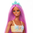 thumbnail image 3 of Muñeca Barbie Sirena con pelo de fantasía rosa y accesorio para diadema, juguete con corpiño inspirado en estrellas de mar y cola naranja suave, 3 of 5